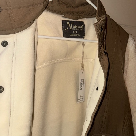 Size large coat from Cabelas - Picture 4 of 5